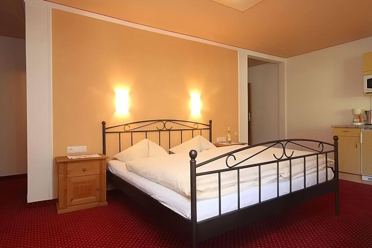 Junior Suite | Desk, cribs/infant beds, free WiFi, bed sheets