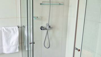 Premium Apartment, Kitchen | Bathroom | Shower, hair dryer, towels
