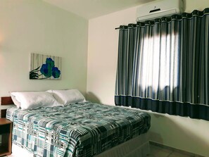 Deluxe Studio Suite, Non Smoking, City View | Bar mini, Wi-fi percuma