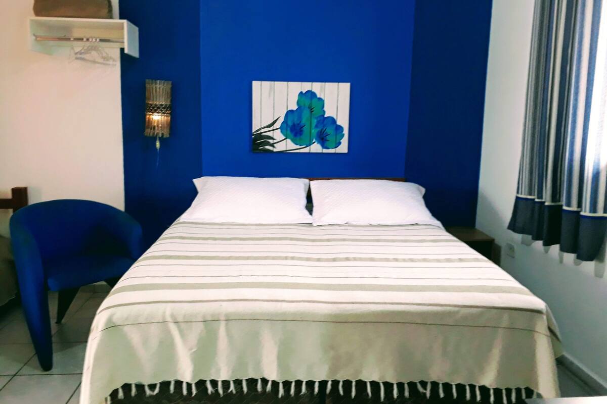 Deluxe Studio Suite, Non Smoking, City View | Bar mini, Wi-fi percuma