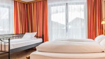 Hypo-allergenic bedding, in-room safe, desk, rollaway beds