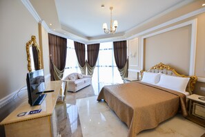 Dobbeltrom – deluxe | Minibar, safe på rommet, skrivebord og lydisolert