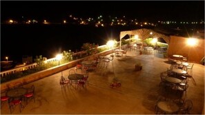 Breakfast, lunch, dinner served; Moroccan cuisine  - La Kasbah De Dades (Boumalne Dades)