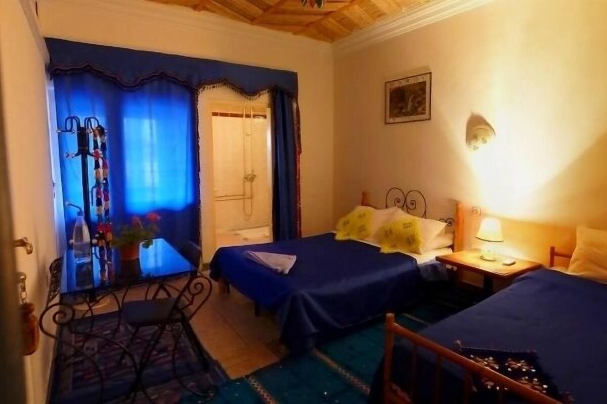 Triple Room | Desk, blackout curtains, free WiFi