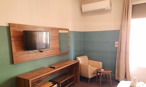 Superior eenpersoonskamer | Hypoallergeen beddengoed, een minibar, een kluis op de kamer