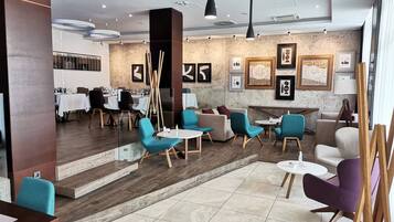 Breakfast, lunch, dinner served; international cuisine