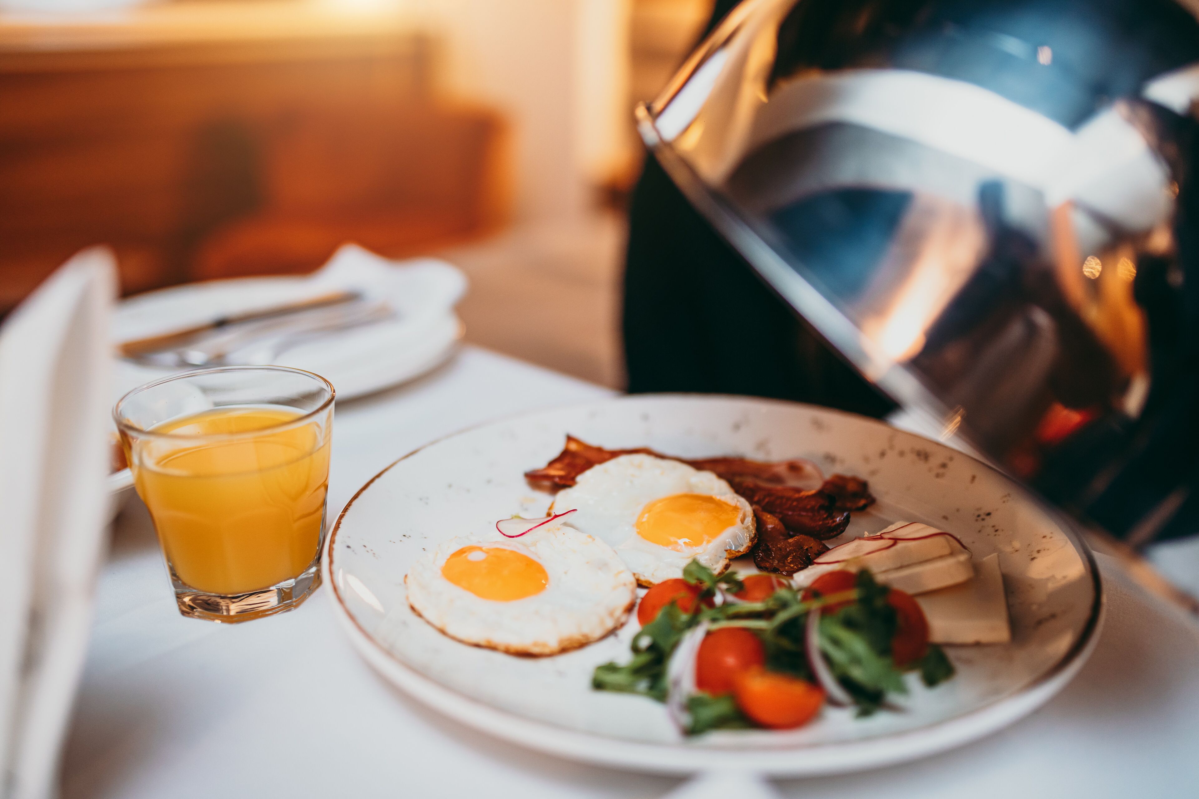 deluxe double or twin room | in-room dining