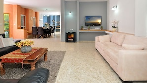 Villa, 5 Bedrooms | Living area | Flat-screen TV, table tennis, toys - Villa & Lode Bat Galil (Yesod HaMa'ala)