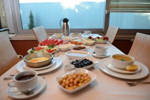 Desayuno buffet incluido todos los días 