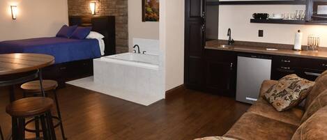 Sengetøy av topp kvalitet, individuelt dekorert og skrivebord