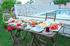 Free daily full breakfast