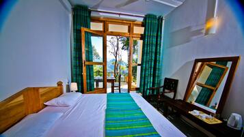 Bronze | Iron/ironing board (on request), WiFi (free), bed sheets