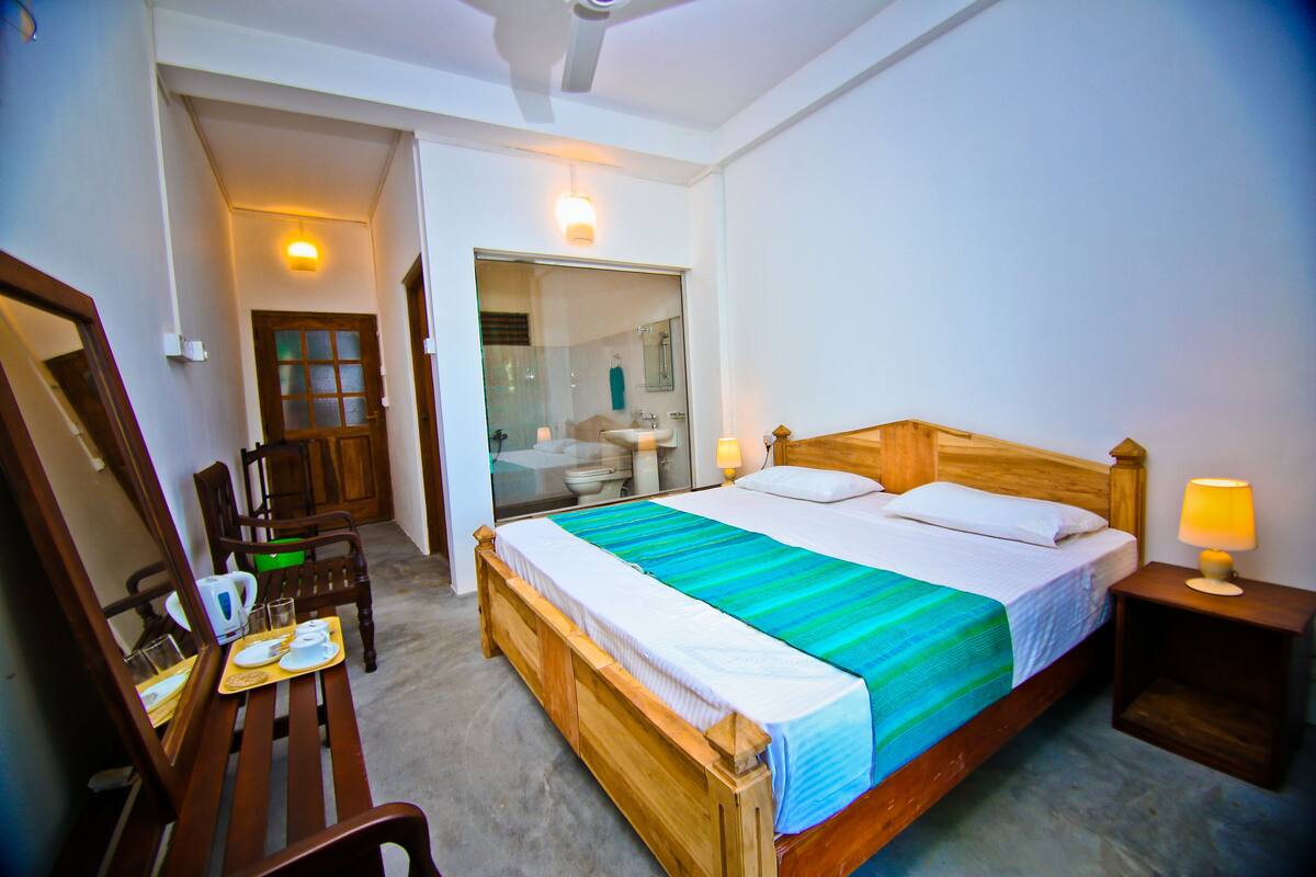 Bronze | Iron/ironing board (on request), free WiFi, bed sheets