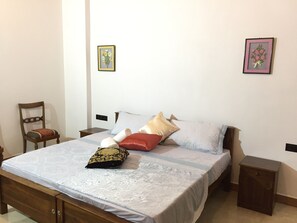 Deluxe Double Room, 1 Bedroom, Non Smoking, Private Bathroom | In-room safe, desk, soundproofing, iron/ironing board