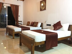 Deluxe-Dreibettzimmer, 1 Schlafzimmer, eigenes Bad, Bergblick