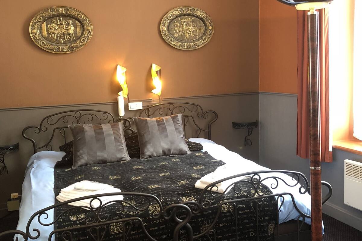 Triple Room | Desk, blackout curtains, iron/ironing board, cots/infant beds