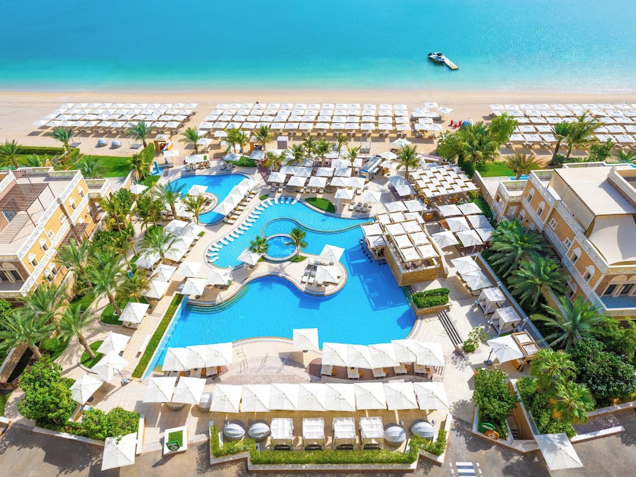 Privéstrand vlakbij, cabana's (toeslag), ligstoelen aan het strand