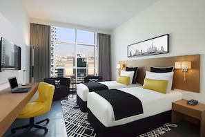 Down duvets, minibar, in-room safe, individually decorated - TRYP by Wyndham Dubai (Dubai)