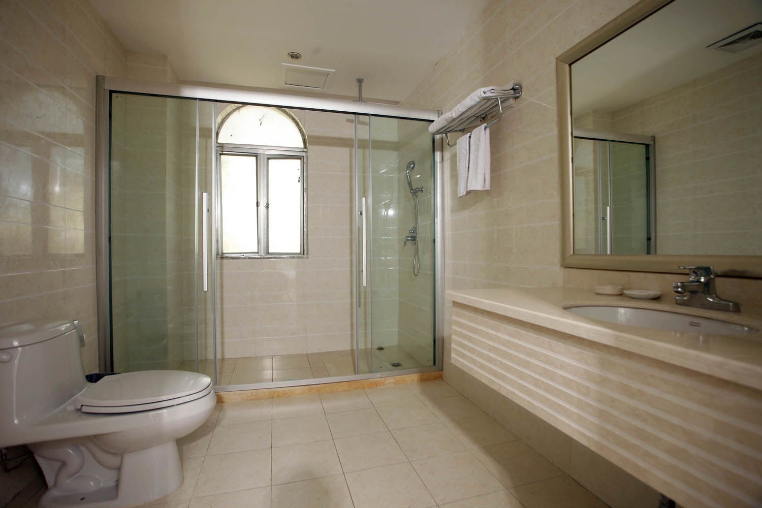 Superior Room | Bathroom | Shower, free toiletries, bathrobes, slippers