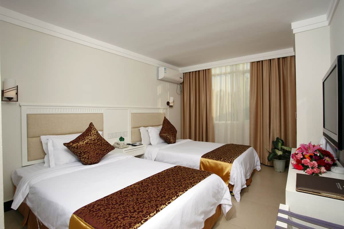 Classic Room | Desk, blackout curtains, free WiFi