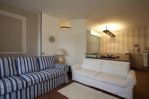 Appartement, 1 chambre | Coin séjour | Télévision à écran plat