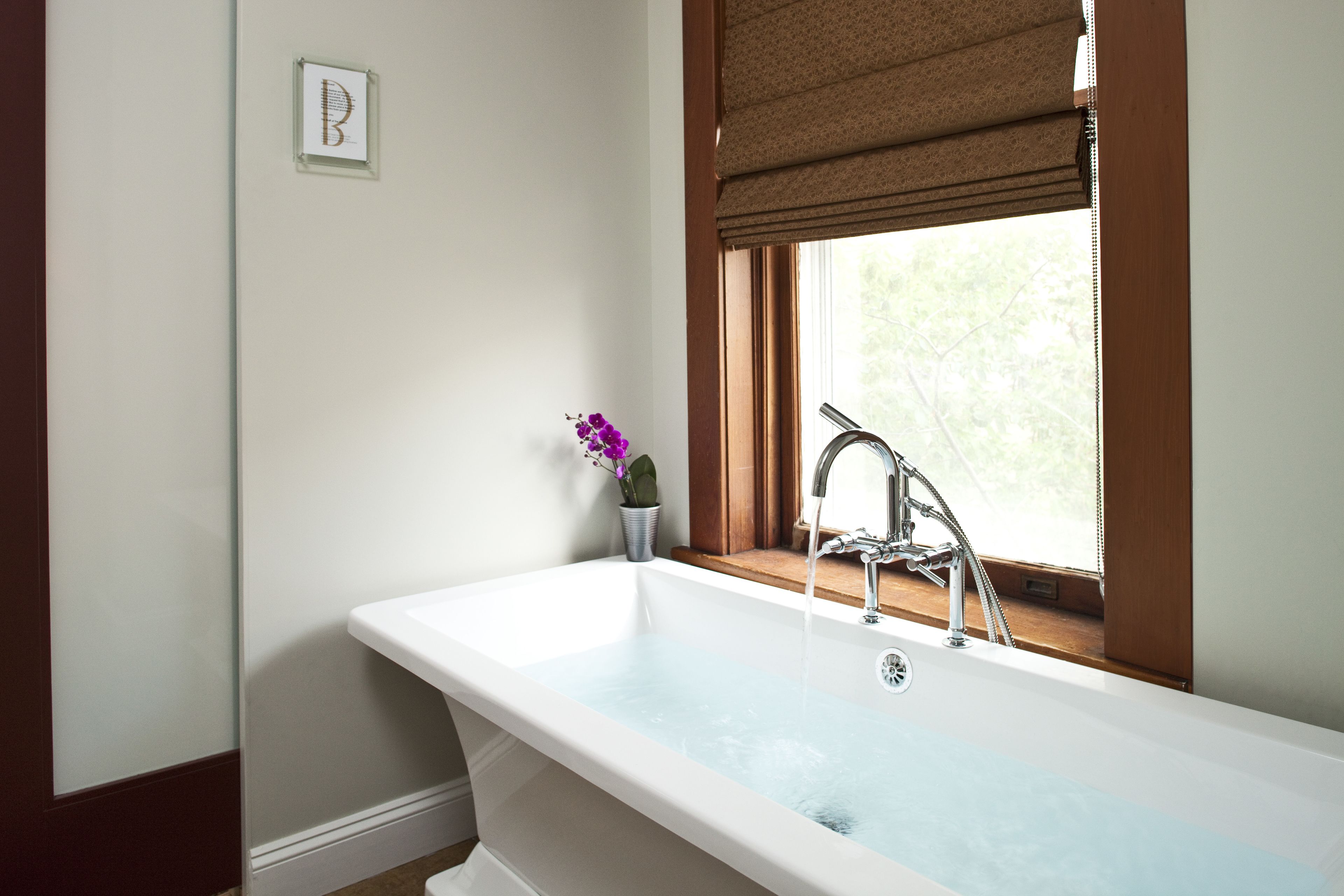 deep-soaking bathtub