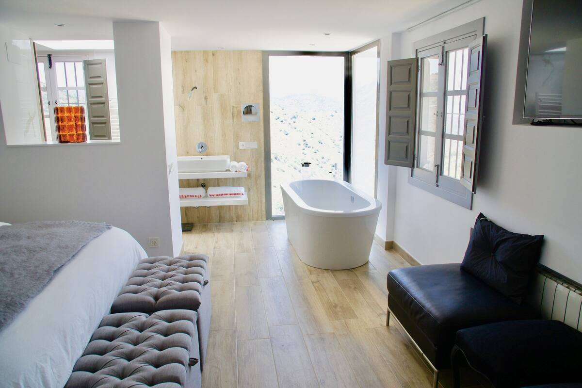 Senior Suite, Valley View | Iron/ironing board, free WiFi, bed sheets