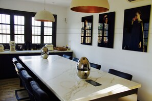 Daily continental breakfast (EUR 13 per person)