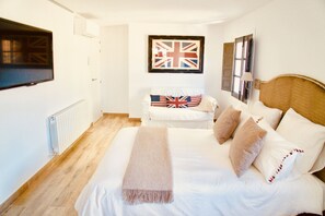 Junior Suite | Iron/ironing board, free WiFi, bed sheets