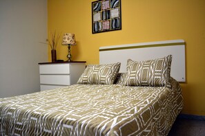 Double Room | Iron/ironing board, cribs/infant beds, free WiFi, bed sheets - Hostal Universitario (San German)