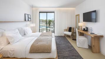 Superior Double or Twin Room, Marina View | Minibar, in-room safe, individually furnished, desk
