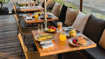 Tägliches inbegriffenes Frühstücksbuffet