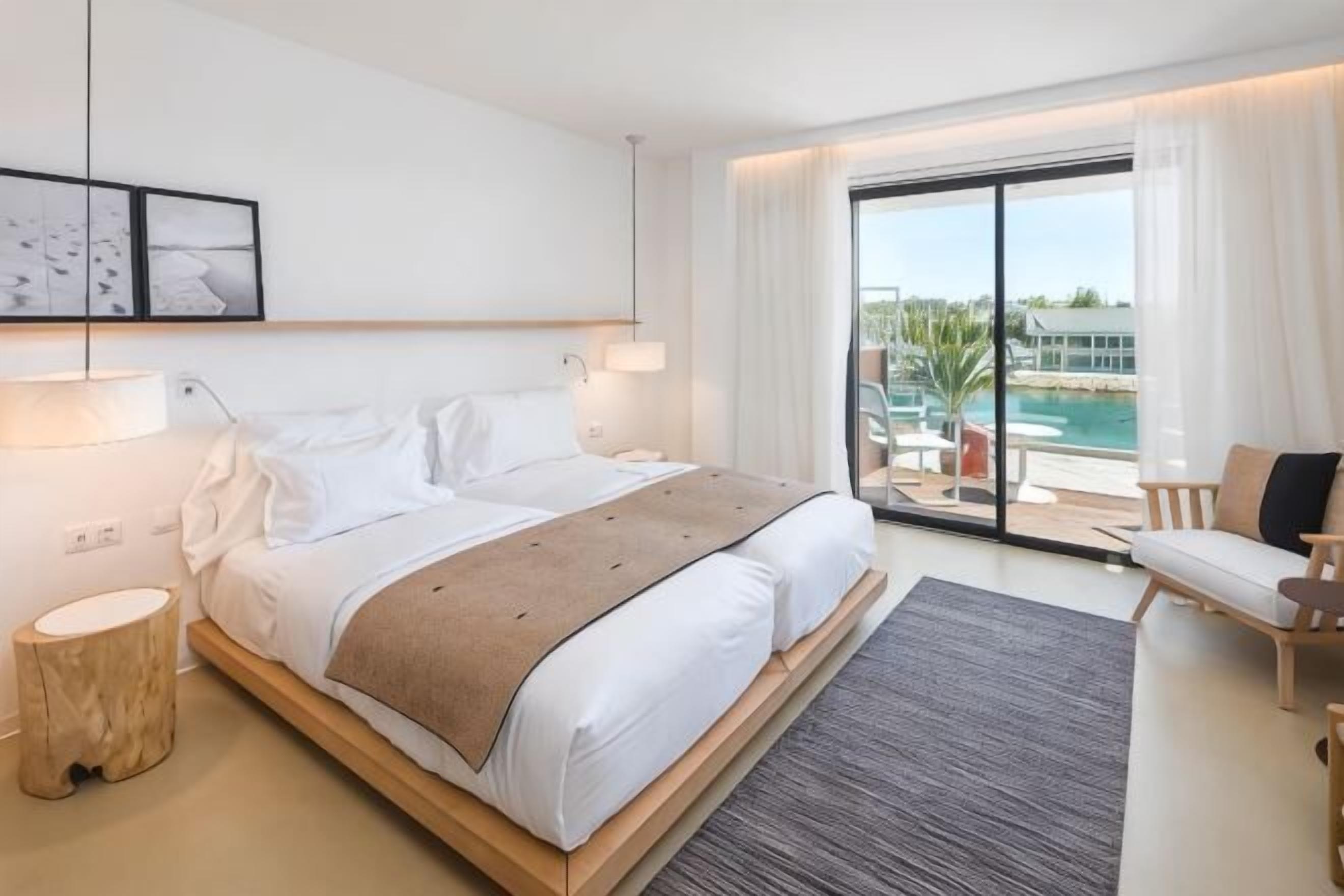 Minibar, in-room safe, individually furnished, desk