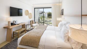 Comfort Double or Twin Room, City View | Minibar, in-room safe, individually furnished, desk