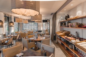 Free daily buffet breakfast