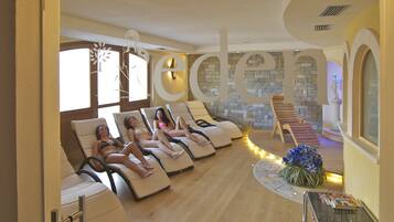 Sauna, hot tub, steam room, Turkish bath/hammam, body treatments