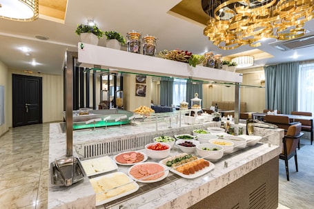 Free daily full breakfast