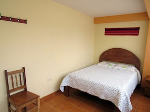 Classic-Doppelzimmer, Gemeinschaftsbad, Gartenblick | Bügeleisen/Bügelbrett, kostenloses WLAN