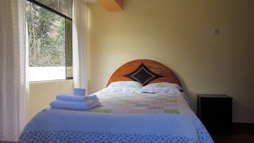 Quarto casal, banheiro privativo | Ferros/tábuas de passar roupa, Wi-Fi de cortesia