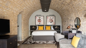 Suite, 1 King Bed (Underground Vaulted)