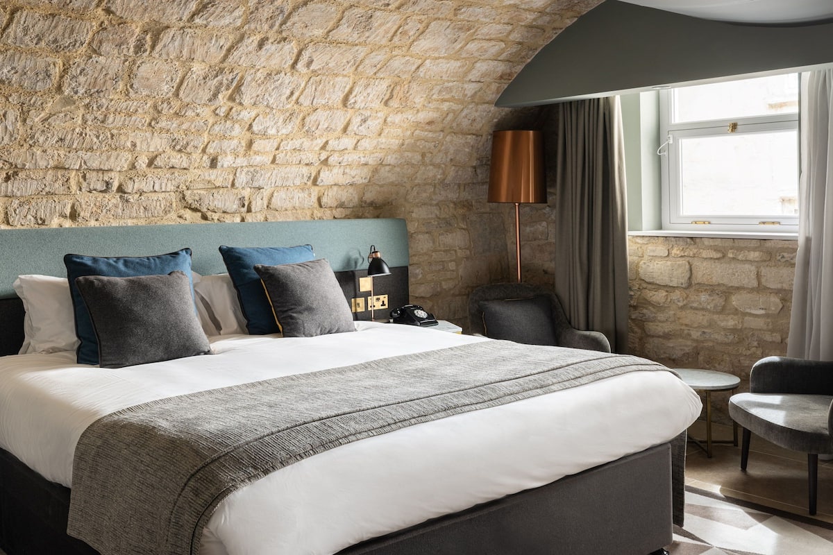 Habitación Premium, 1 cama de matrimonio grande (Underground Vaulted) | Ropa de cama hipoalergénica, minibar, decoración individual