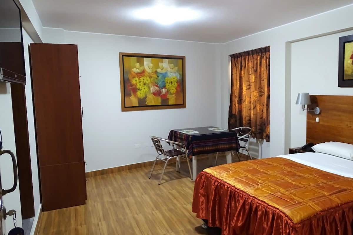 Habitación doble | Ropa de cama de alta calidad, edredón y camas con pillow-top