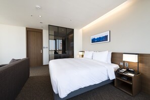In-room safe, desk, blackout curtains, soundproofing - Ramada Encore by Wyndham Haeundae (Busan)