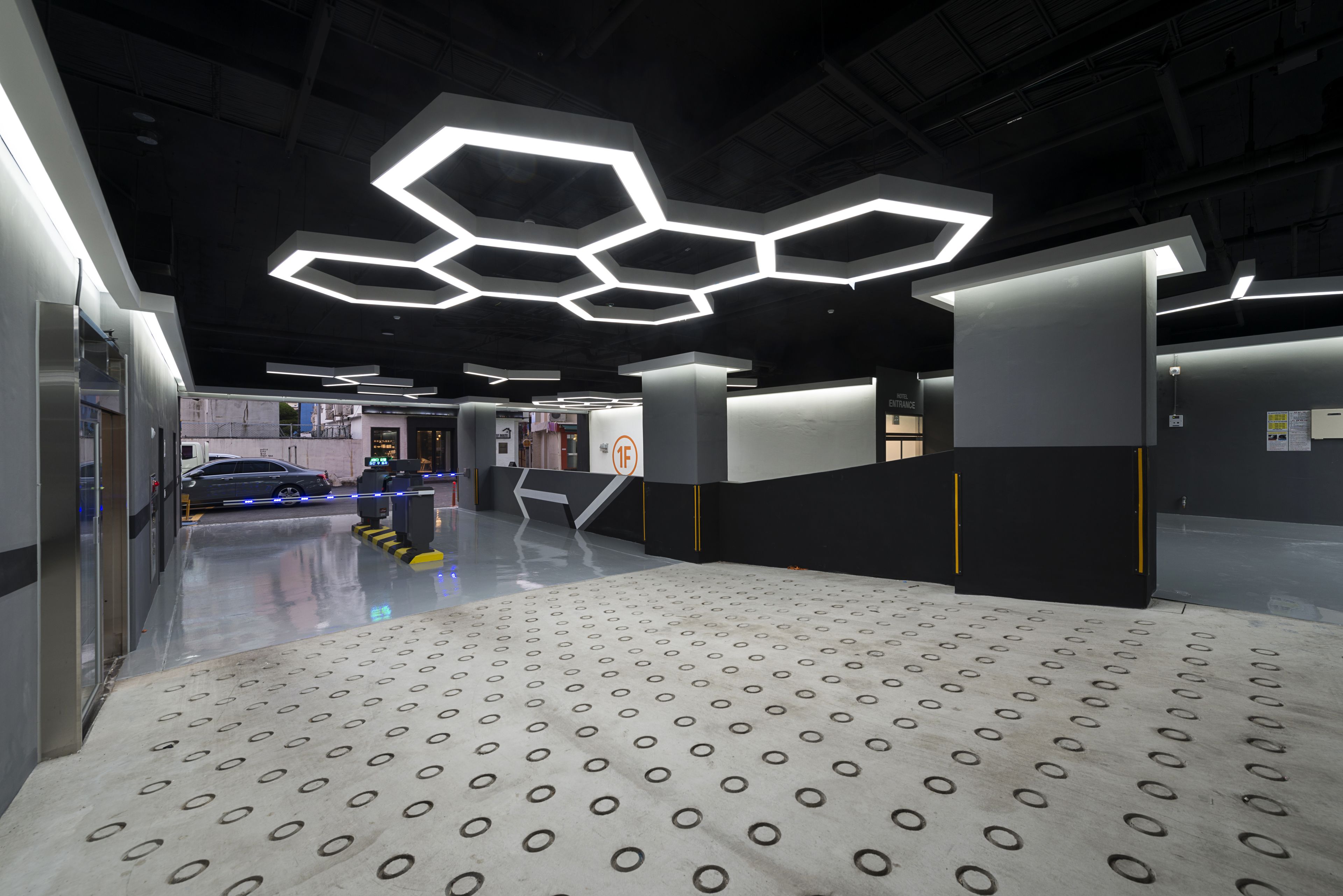 self-parking (surcharge) 10000 per night