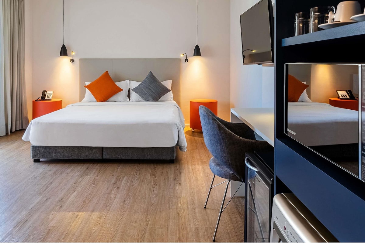 Departamento superior, 1 cama matrimonial, con acceso para personas discapacitadas, cocina | Caja de seguridad en la habitación y escritorio