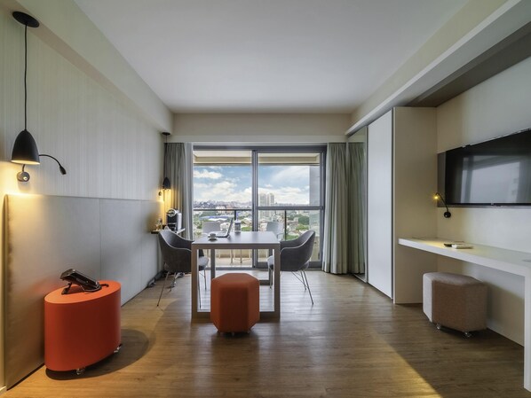 In-room safe, desk, laptop workspace, blackout curtains - Mercure São Paulo Barra Funda (São Paulo)