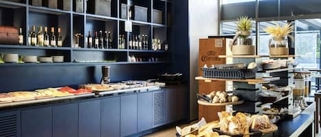 Tägliches Frühstücksbuffet gegen Gebühr