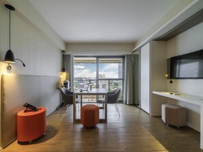 In-room safe, desk, laptop workspace, blackout curtains - Mercure São Paulo Barra Funda (São Paulo)