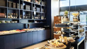 Café da manhã com buffet diário (BRL 82.00 por pessoa)