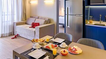 Daily buffet breakfast for a fee
